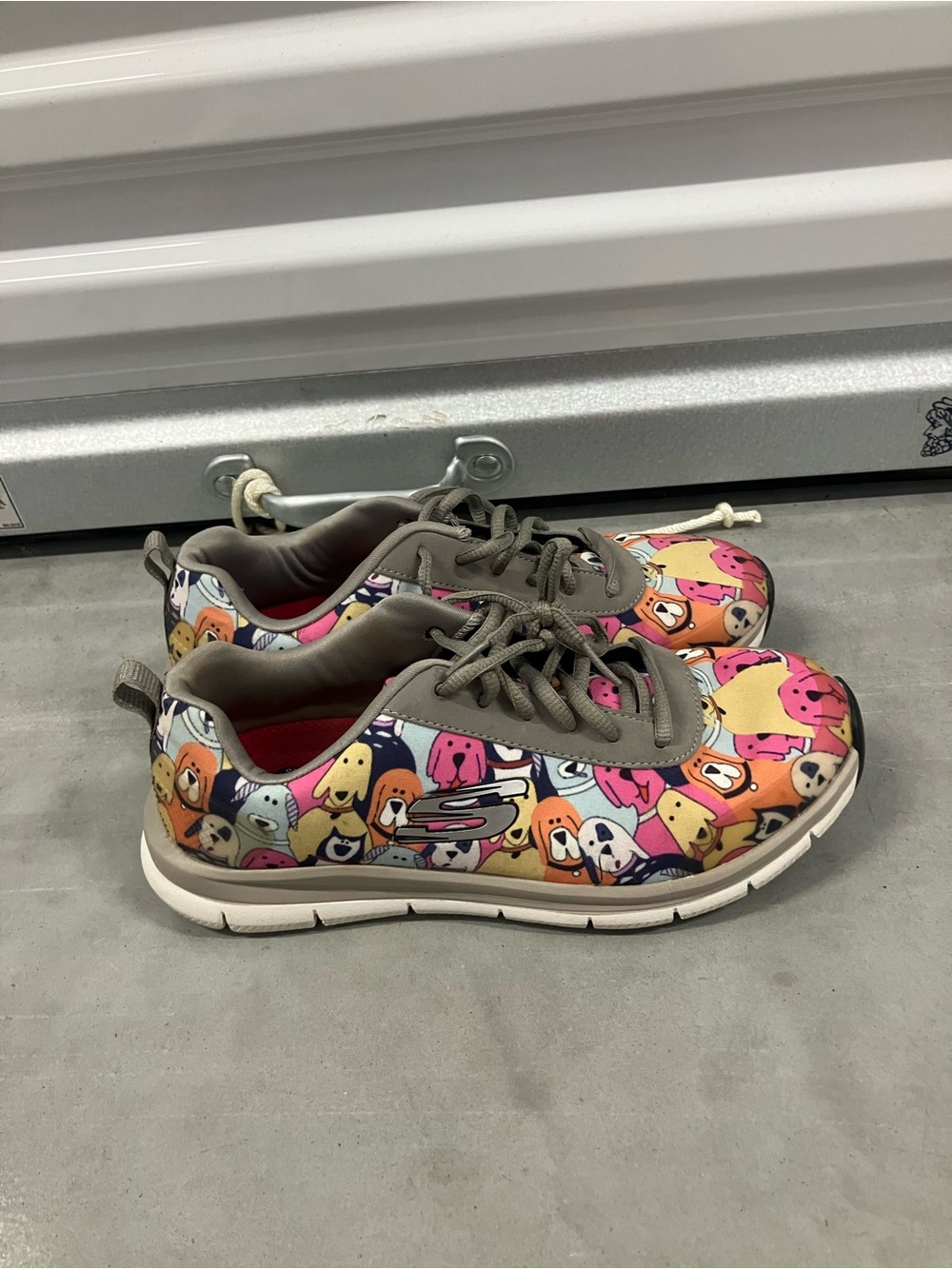 Sketchers COMFORT FLEX dog print - WAGGEY
9